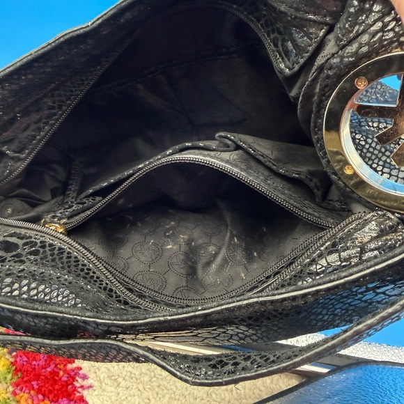 Michael Kors Black Textured Shoulder Bag - Picture 4 of 6